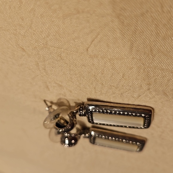 PREMIER DESIGNS Vintage Mother of Pearl Pendant & Pierced Earrings - Picture 3 of 11